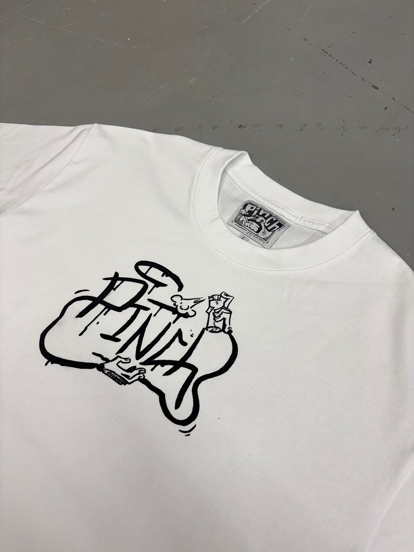 GRAFiTTi HANDS TEE